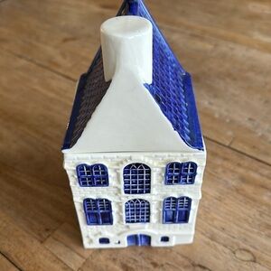 Blue Delft hand painted jar with lid
